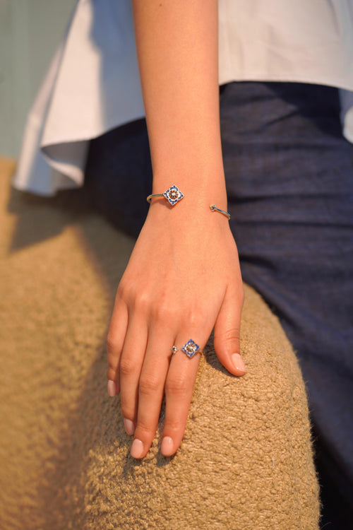 Barcelet Jonc Ajrakh Bleu en argent 925 rhodié, diamant naturel et spinelle noire naturelle – Kaari Paris