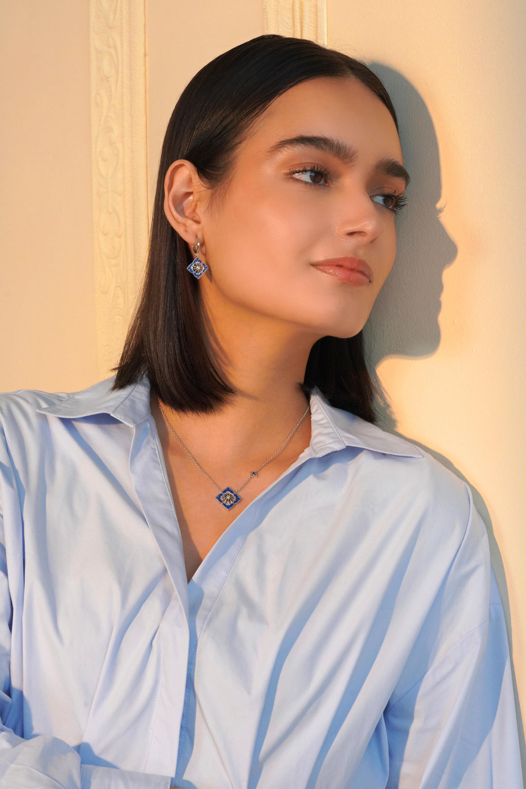 Boucles d'oreilles Ajrakh Bleu en argent 925 rhodié, diamant naturel et spinelle noire naturelle – Kaari Paris