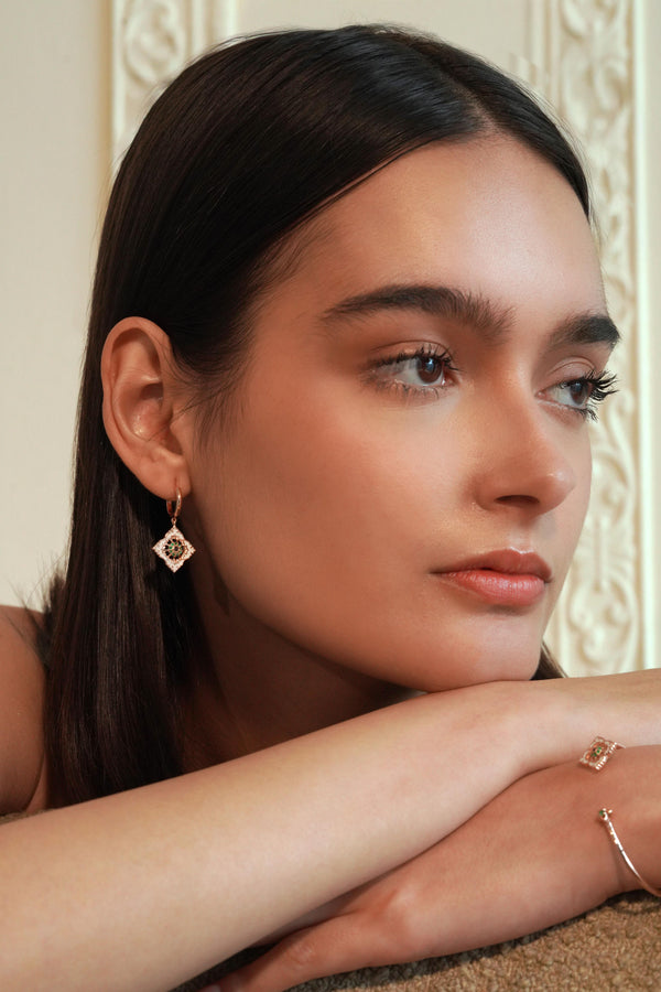 Boucles d'oreilles Ajrakh Rosé en argent 925 doré or rose 18K, diamant noir naturel et émeraude naturelle – Kaari Paris