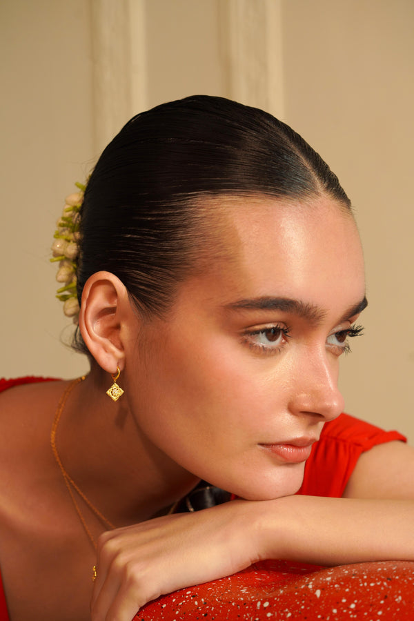 Boucles d'oreilles Ajrakh Soleil en or jaune 14K massif, diamant naturel – Kaari Paris