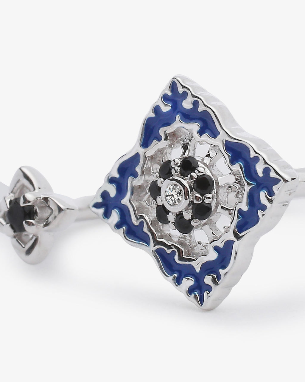 Bague Ajrakh Bleu en argent 925 rhodié, diamant naturel et spinelle noire naturelle – Kaari Paris